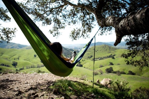Hammock camping: Tips &amp; packing list for an adventure in nature - 