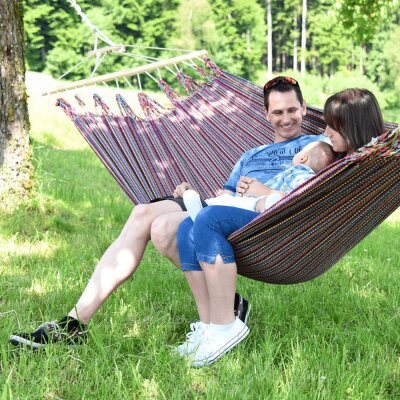 A hammock tells stories from the life of a durable hammock - 
