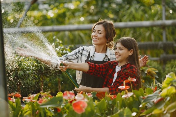 Gardening with children: ideas and tips for a cool gardening time - 