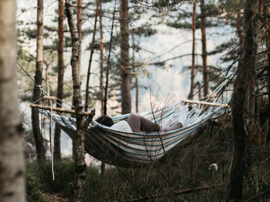 Body and mind in harmony: How we rediscover our sense of balance and why swinging helps. - Swinging in hammocks and hammock chairs for balance - CHICO Blog